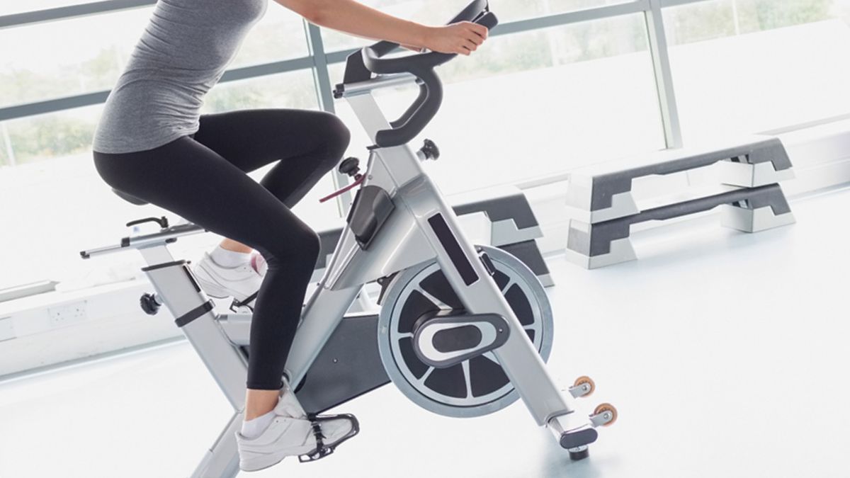 Looking at the Different Features of Both Stationary Bikes vs Ellipticals