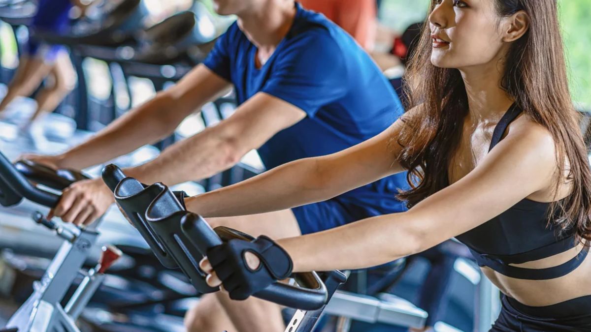 What are the Benefits of Different Speeds on a Stationary Bike Workout Routine?