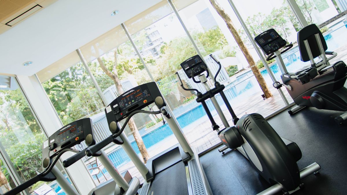 What are the Benefits of Using a Stationary Bike or a Treadmill for Cardio Exercise?