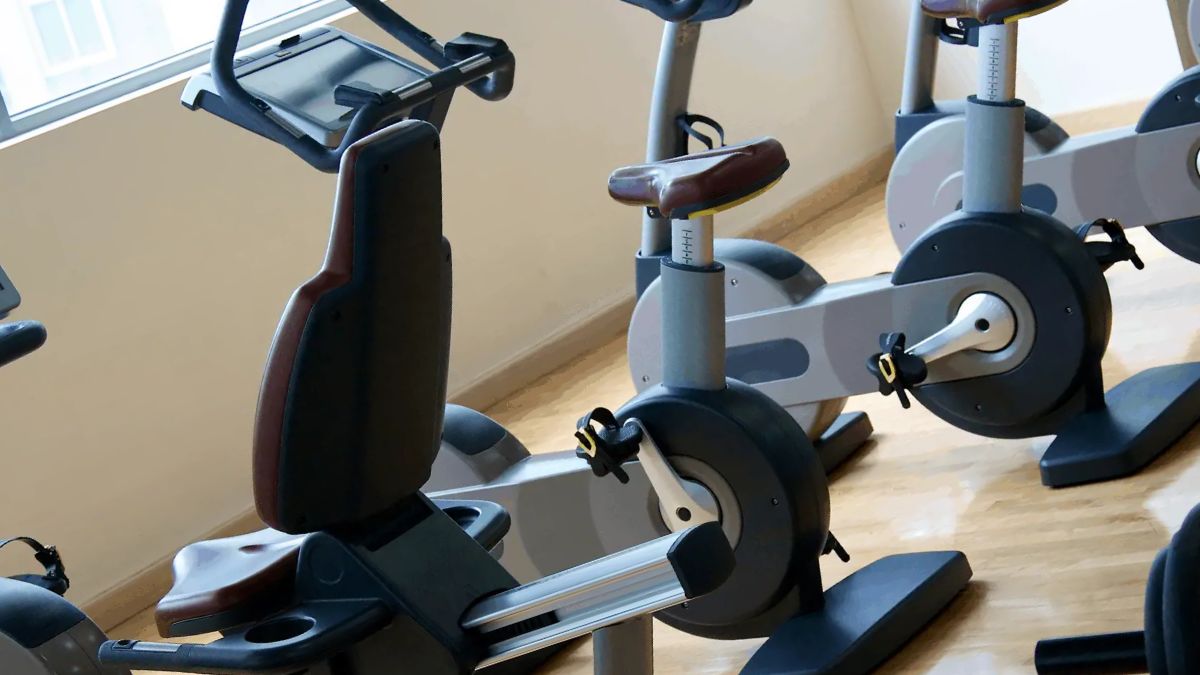 What are the Differences Between a Recumbent Bike vs Upright Bike?