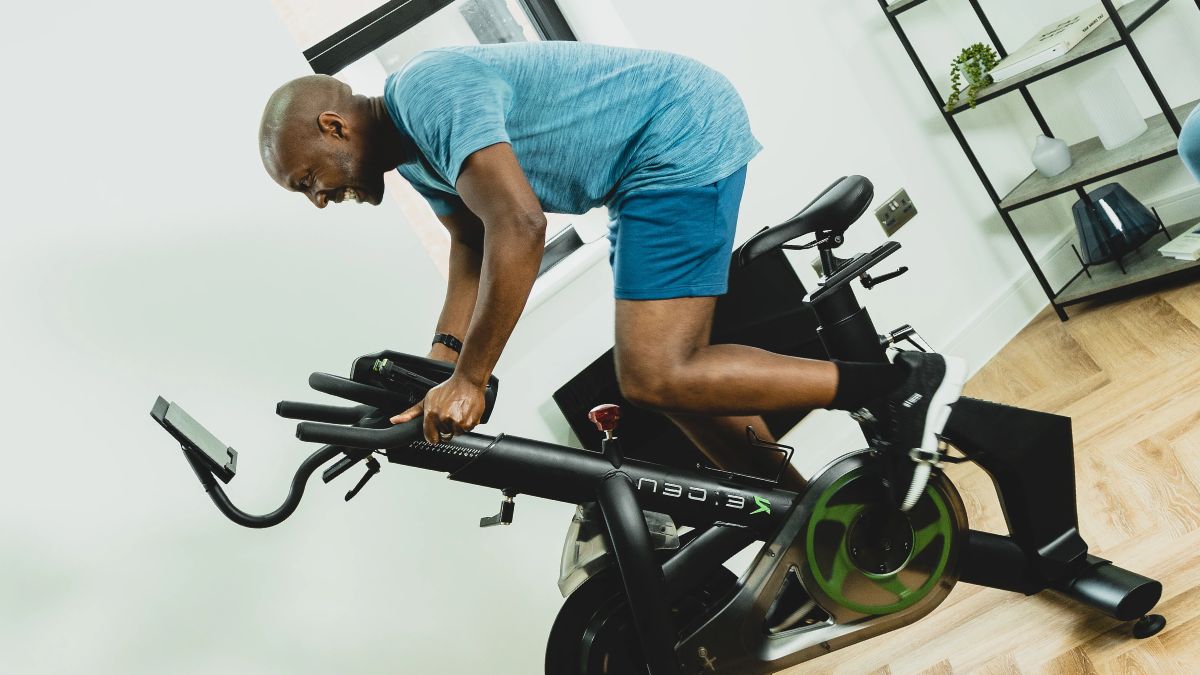 What is the Stationary Bike Workout and Why Should You Do It As a Beginner Fitness Enthusiast?